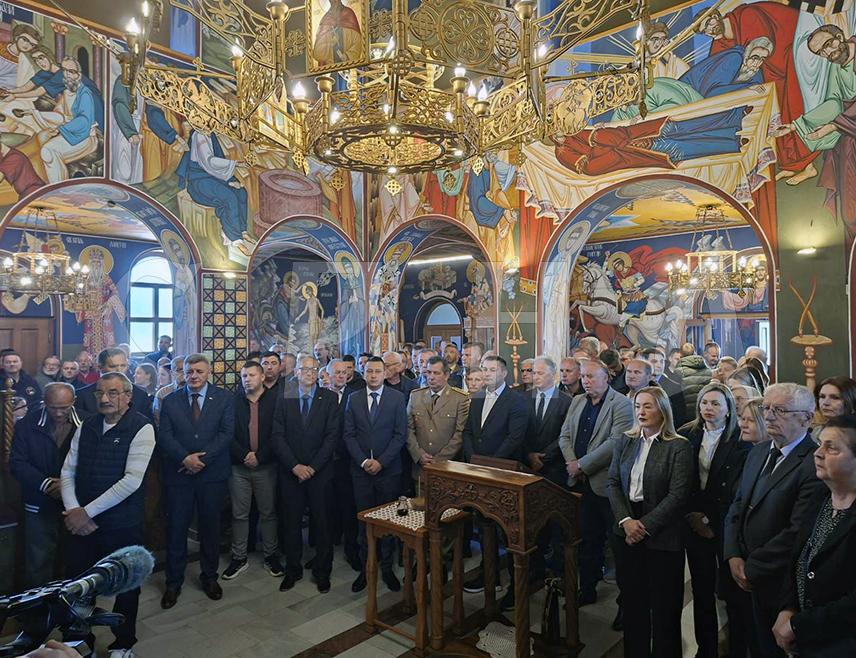 ИСТОЧНО НОВО САРАЈЕВО, 3. МАЈА /СРНА/ – У Источном Сарајеву почело је обиљежавање 34 године од злочина у Добровољачкој улици у Сарајеву над припадницима ЈНА који су починиле муслиманске паравојне снаге.