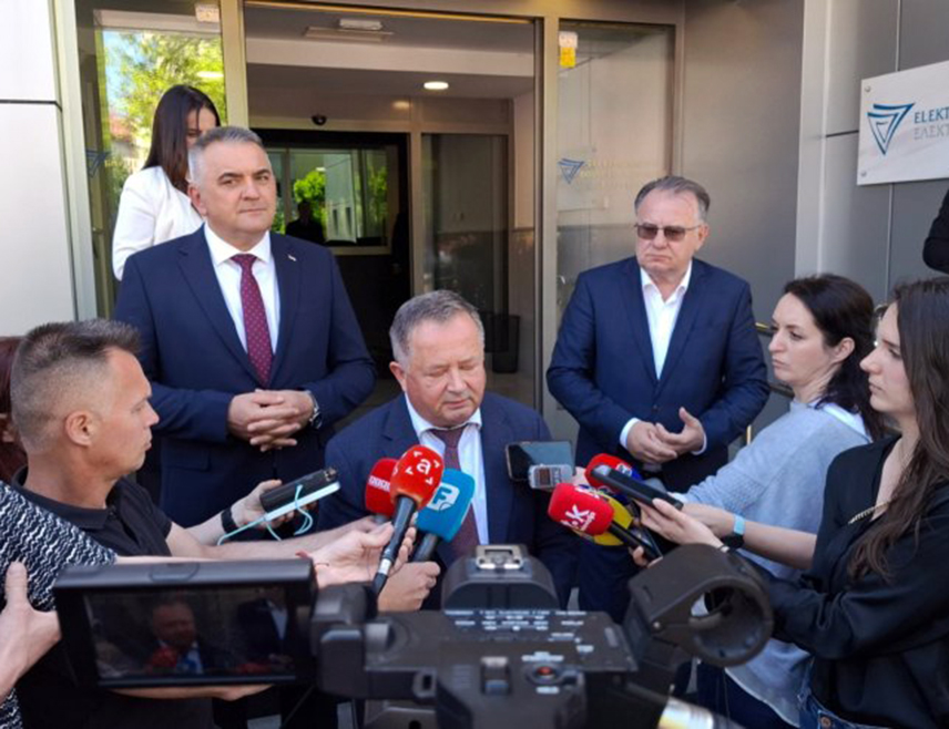 BANJA LUKA, MAY 4 /SRNA/ – General Director of "Elektroprenos BiH" Miro Džakula said that the Company's Shareholders' Assembly today adopted acts necessary for launching planned investments worth more than EUR one million.