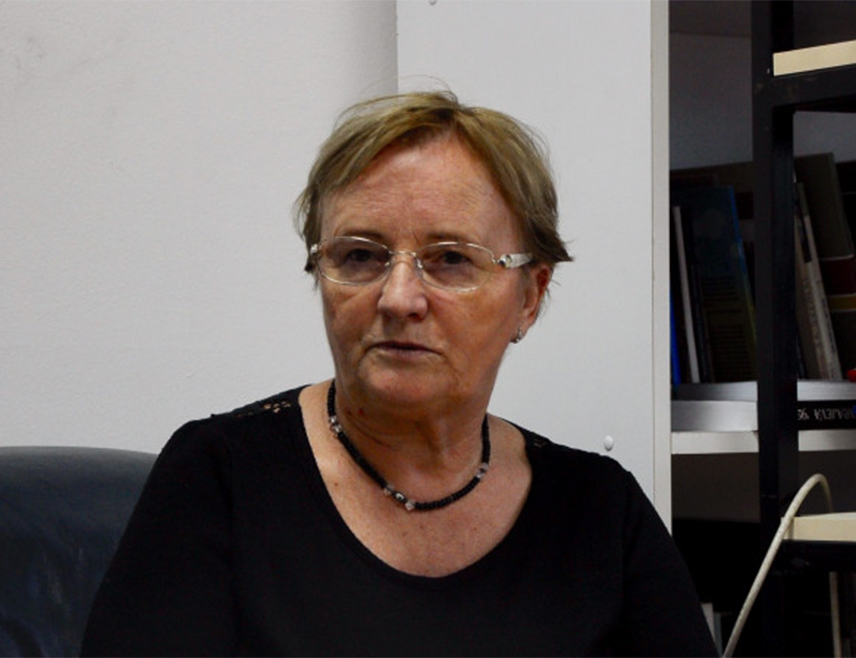 БИЈЕЉИНА, 9. МАЈА /СРНА/ - Предсједник Удружења породица несталих бораца и цивила Семберије и Мајевице Смиља Митровић поручила је да неће одустати од тражења посмртних остатака својих најмилијих иако и даље о њима немају никаквих информација.