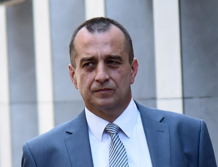 ПОДГОРИЦА, 10. МАЈА /СРНА/ - Виши суд у Подгорици пустио је суспендованог специјалног тужиоца Сашу Чађеновића да се брани са слободе и одредио му мјеру повременог јављања полицији.