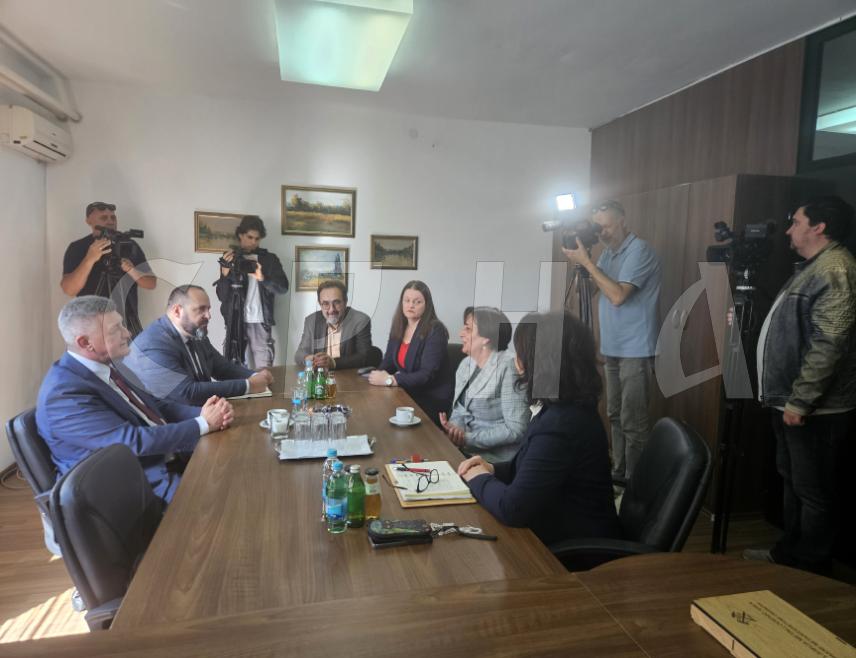 ПРИЈЕДОР, 12. МАЈА /СРНА/ - Влада Републике Српске почиње реализацију пројекта изградње центра за високо образовање у Приједору који је у врху њених приоритета за ову годину када је ријеч о инфраструктурном улагању у високо образовање, изјавио је министар за научнотехнолошки развој и високо образовање Српске Драга Мастиловић.