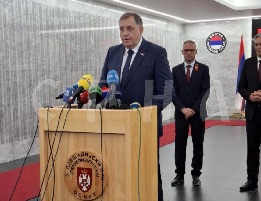 БАЊАЛУКА, 12. МАЈА /СРНА/ - Војска Републике Српске /ВРС/ херојски је одбранила вјековна огшишта српског народа, а 12. мај 1992. године, када је формирана, један је од најважнијих датума за српски народ, истакао је данас лидер СНСД-а Милорад Додик.