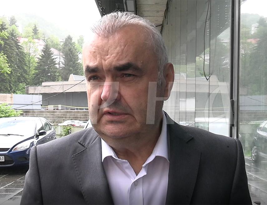 САРАЈЕВО, 12. МАЈА /СРНА/ - Министар саобраћаја и веза Републике Српске Зоран Стевановић потписао је данас у Сарајеву са Европском банком за обнову и развој /ЕБРД/ кредитни меморандум од 40 милиона евра и додатних четири милиона евра гранта за пројектовање и рехабилитацију саобраћајница у Републици Српској.
