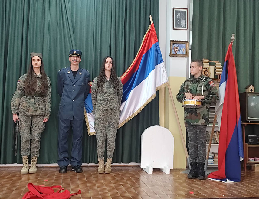 ШЕКОВИЋИ, 12. МАЈА /СРНА/ – У Шековићима је вечерас одржан јавни час о животу и дјелу три иконе српске слободарске традиције: најмлађег поднаредника на свијету Момчила Гаврића, хероине Великог рата Милунке Савић и прослављеног стратега војводе Петра Бојовића.
