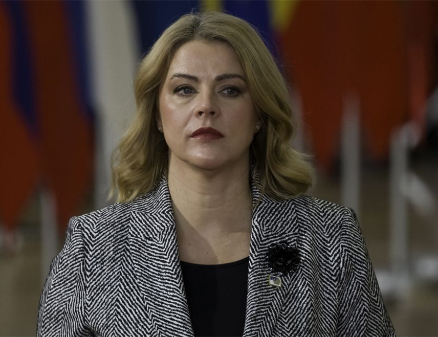 РИГА, 14. МАЈА /СРНА/ - Премијер Летоније Евика Силина саопштила је да подноси оставку на тој функцији.