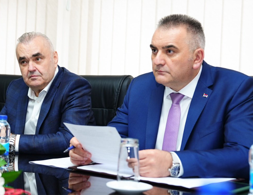 БАЊАЛУКА, 14. МАЈА /СРНА/ - Отказана је за данас најављена посјета премијера Републике Српске Саве Минића и министра саобраћаја и веза Републике Српске Зорана Стевановића градилишту будуће петље Куљани на ауто-путу Бањалука-Приједор.