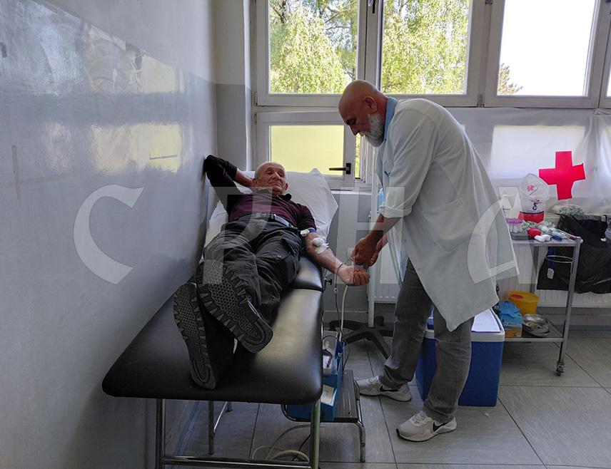 ВЛАСЕНИЦА, 14. МАЈА /СРНА/ - У акцији добровољног давања крви данас је у Власеници прикупљено 46 доза драгоцјене течности.