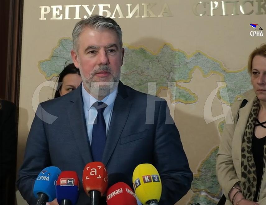 БАЊАЛУКА, 14. МАЈА /СРНА/ - Министар здравља и социјалне заштите Републике Српске Ален Шеранић рекао је да је на данашњем састанку са представницима удружења која окупљају или учествују у активностима које се односе на дјецу и лица са сметњама у развоју договорено да се допуне Закона о социјалној заштити разматрају у форми нацрта, у оквиру редовне скупштинске процедуре.