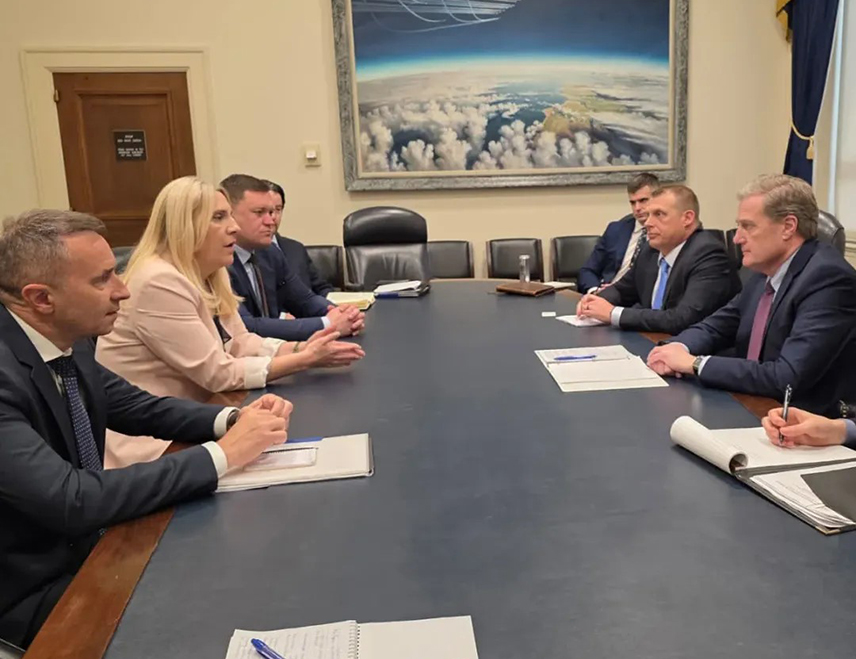 WASHINGTON, MAY 14 /SRNA – The Serb member of the BiH Presidency Željka Cvijanović met today in Washington with Republican member of the US House of Representatives Mike Turner to discuss the current political situation in BiH.