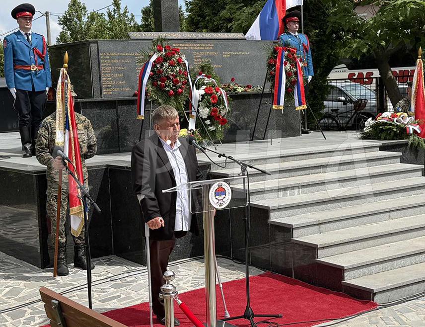 БИЈЕЉИНА, 15. МАЈА /СРНА/ - Преживјели учесник Тузланске колоне Славко Новаковић изјавио је данас у Бијељини, да се овај злочин  прије 34 године десио у организацији тадашњег градоначелника Тузле Селима Бешлагића и његових најближих сарадника.