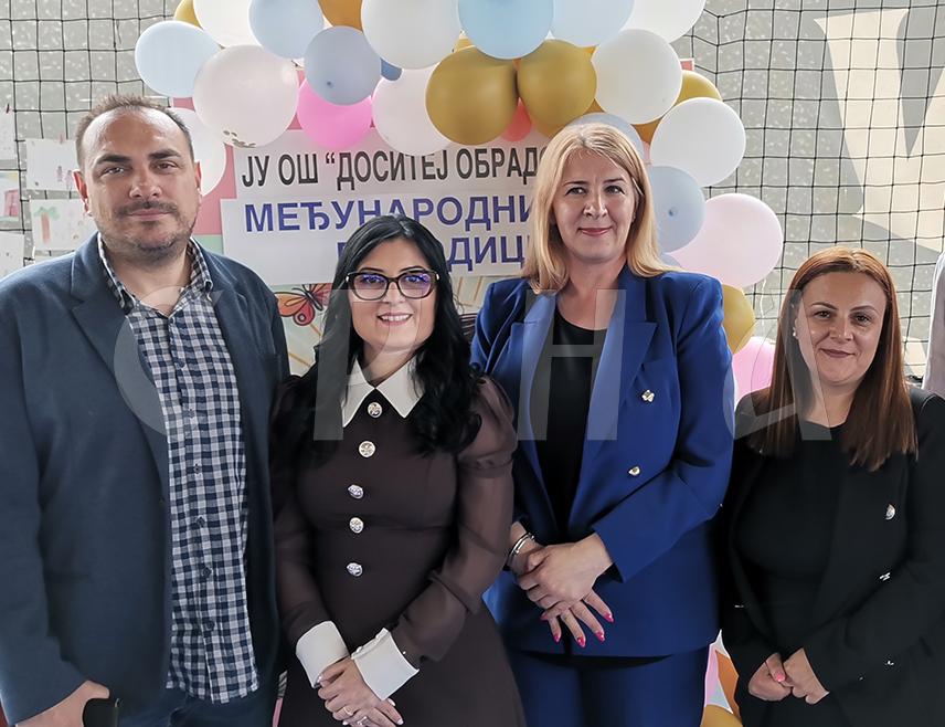 ДОБОЈ, 15. МАЈА /СРНА/ - Министар породице, омладине и спорта Републике Српске Ирена Игњатовић поручила је да је човјек најсигурнији у својој породици, окружењу у којој се осјећа најопуштеније и најмирније.