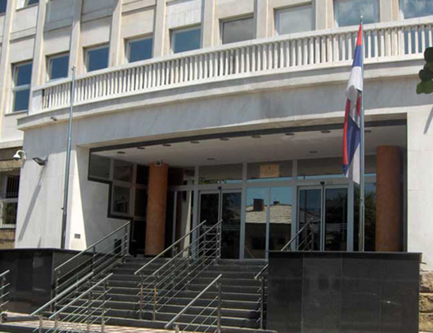 БЕОГРАД, 16. МАЈА /СРНА/ - Виши суд у Београду одредио је притвор до 30 дана бившем начелнику београдске полиције Веселину Милићу, због сумње да након нестанка мушкарца А. Н, који је посљедњи пут виђен у ресторану на Сењаку 12. маја, није пријавио кривично дјело и починиоца и да је помогао починиоцу кривичног дјела.