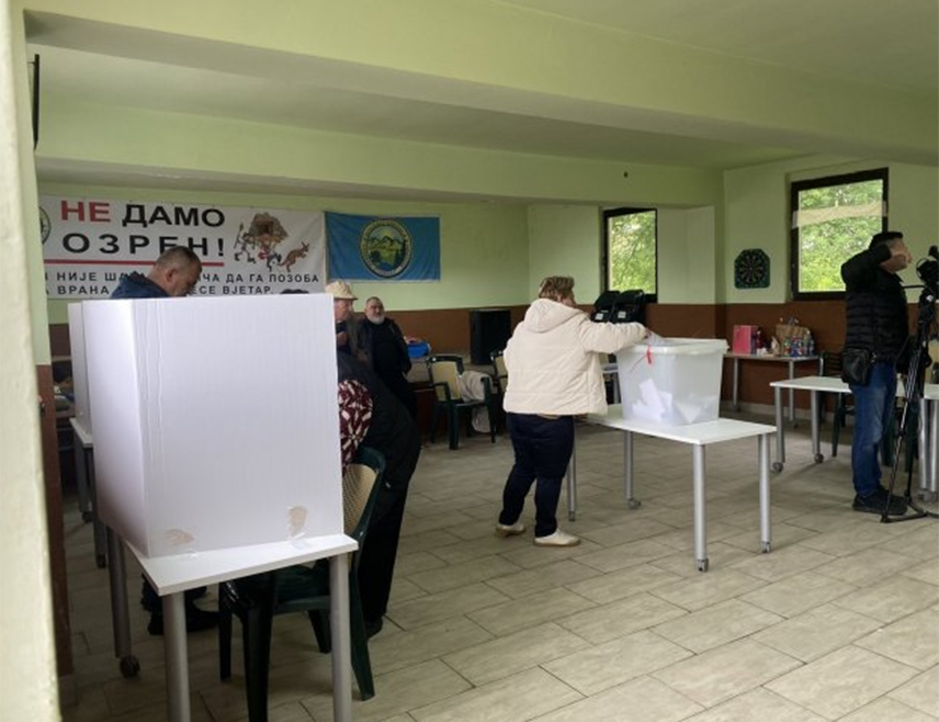 ПЕТРОВО, 17. МАЈА /СРНА/ - На референдуму о извођењу детаљних геолошких истраживања у Сочковцу у општини Петрово до 17.00 часова гласало је 48,6 дсто од 757 уписаних бирача, изјавио је Срни представник Општинске изборне комисије Ненад Поповић.