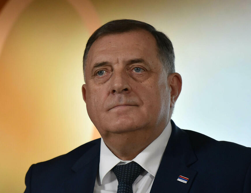 БЕОГРАД, 18. МАЈА /СРНА/ - Предсједник СНСД-а Милорад Додик поручио је да Република Српска мора гледати како да додатно ојача односе са новом администрацијом САД која има дугачији начин посматрања свијета и нису глобалисти, већ реалисти.