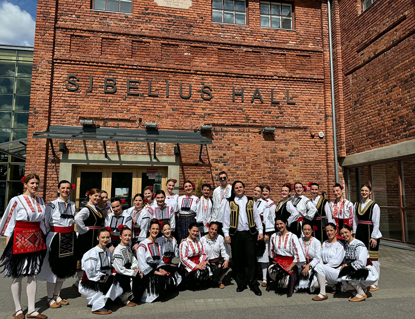 BANJA LUKA, MAY 18 /SRNA/ - SNSD President Milorad Dodik congratulated the Banjalučanke Women's Chamber Choir on the gold medal in the traditional music category at the International Choir Nordic Voices Competition in Finland, and pointed out that everyone in the Republika Srpska is proud of this success.
