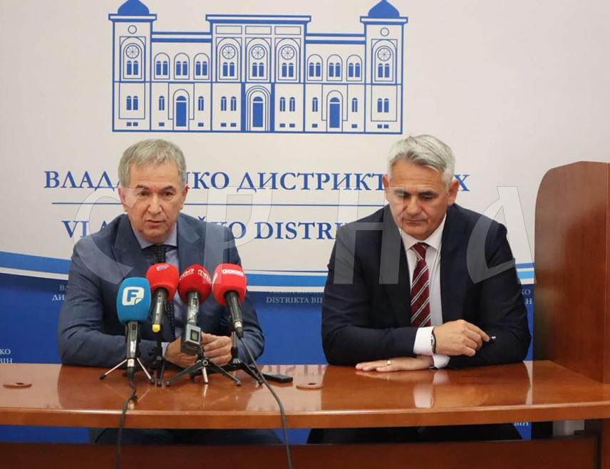 БРЧКО, 18. МАЈА /СРНА/ – Градоначелник Брчко дистрикта Синиша Милић и министар трговине и туризма Републике Српске Нед Пуховац сагласили су се данас у Брчком да постоји значајан простор за сарадњу институција дистрикта и ентитета у областима трговине, туризма, угоститељства и заштите потрошача ради унапређења законодавног оквира и туристичке понуде.