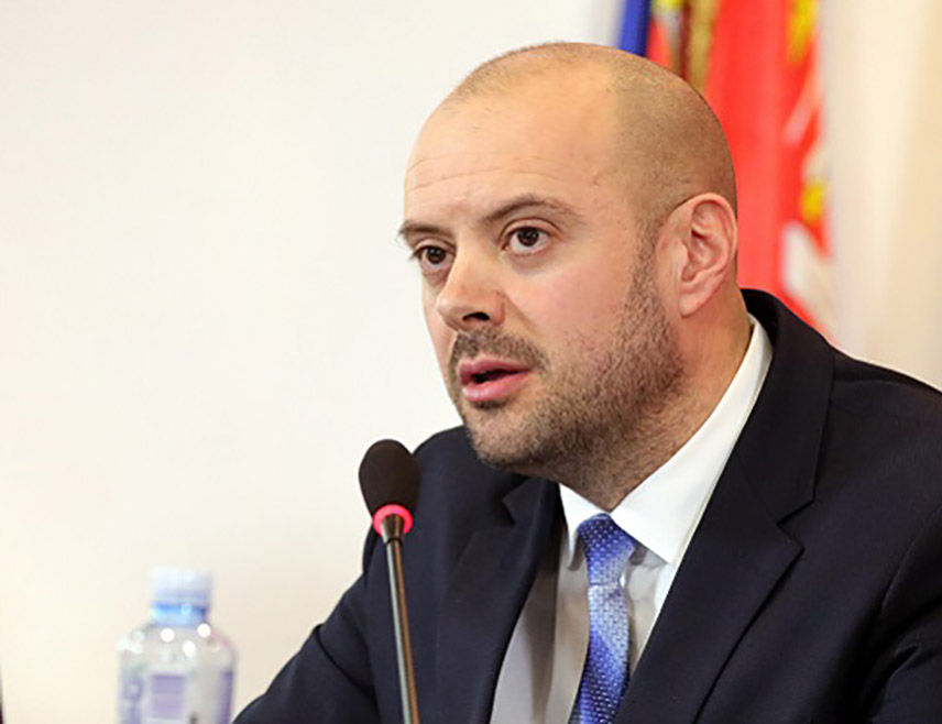 SARAJEVO, MAY 19 /SRNA/ - The President of the Committee for the Protection of the Rights of Serbs in the Federation of BiH /FBiH/ Đorđe Radanović said that Orthodox priests living and working in the territory of the FBiH are in danger, which, he said, is confirmed by the desecration of the Church of Saint Great Martyr George at the Serbian Orthodox cemetery in Tuzla, which is a national monument of BiH.