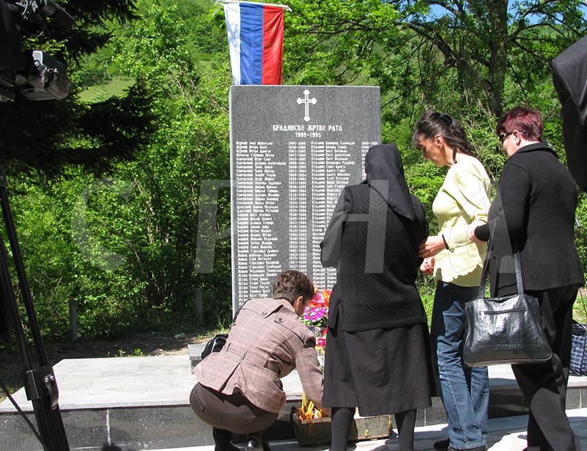 БРАДИНА, 20. МАЈА /СРНА/ - У Брадини код Коњица у понедјељак, 25. маја, биће служена света литургија у Храму Вазнесења Господњег, након чега и парастос поводом 34 године од страдања српских цивила у овом селу.