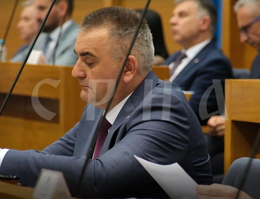 БАЊАЛУКА, 20. МАЈА /СРНА/ - Предсједник Владе Републике Српске Саво Минић рекао је да би након усвајања новог закона о правима бораца у парламенту Српске његова примјена требало да почне од јула.