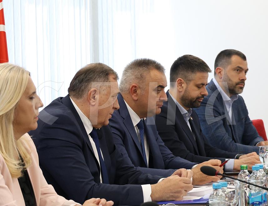 БАЊАЛУКА, 20. МАЈА /СРНА/ - Састанак лидера владајуће коалиције почео је данас у Бањалуци.