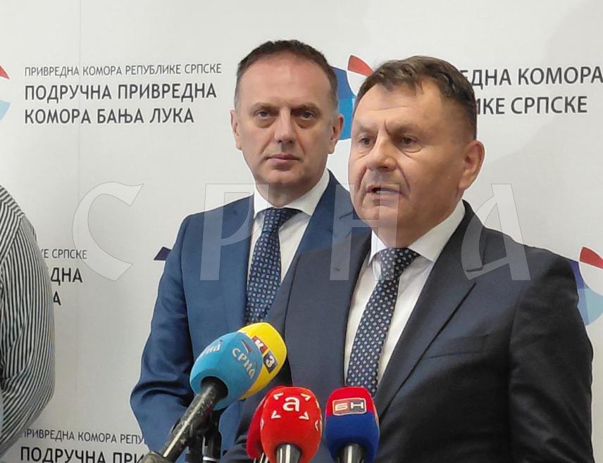 БАЊАЛУКА, 20. МАЈА /СРНА/ - Министар привреде и предузетништва Републике Српске Раденко Бубић рекао је ће ово министарво наставити подршку привредницима путем подстицаја и на друге начине, јер је то неопходно у кризним временима са којима се суочава свијет.