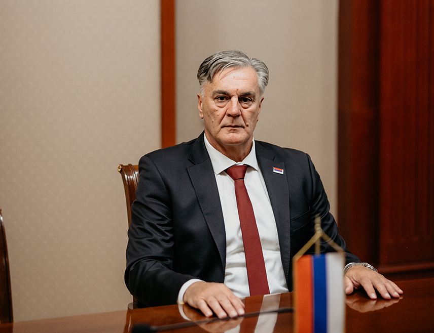 БАЊАЛУКА, 20. МАЈА /СРНА/ - Предсједник Републике Српске Синиша Каран истакао је да пројекат набавке информатичке опреме за школе широм Републике Српске, који је финансиран из буџета предсједника Републике Српске, показује посвећеност институција Српске побољшању услова за учење и рад.