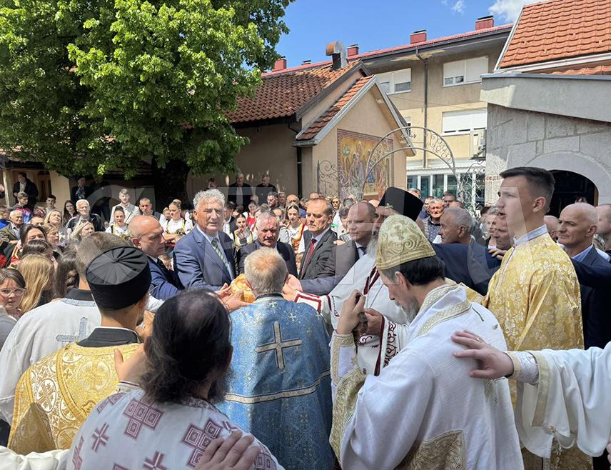 NEVESINJE, MAY 21 /SRNA/ - Nevesinje today celebrates Spasovdan, the patron saint's day of the municipality and the Cathedral Church, and on this occasion a festive procession passed through the city streets, while Metropolitan of Zahumlje-Herzegovina and the Littoral Dimitrije told the faithful that the Lord has given man everything for use, but not for misuse.