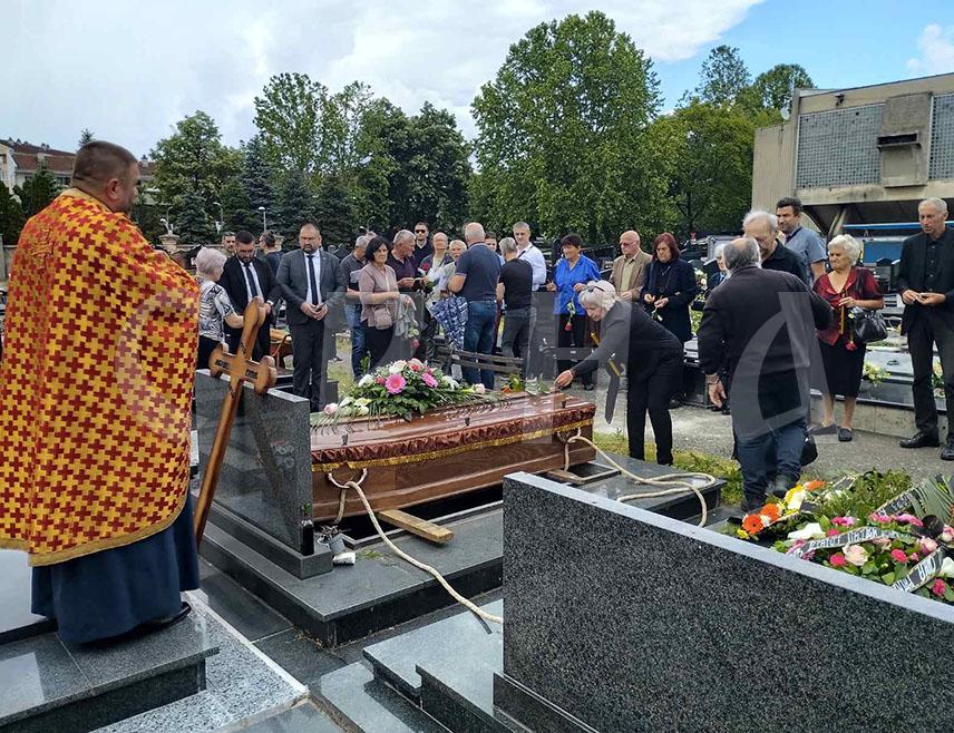 BANJA LUKA, MAY 21 /SRNA/ - Longtime president of the Banja Luka Association of WWII Camp Inmates Dobrila Kukolj was buried today at the Sveti Pantelija cemetery in Banja Luka in the presence of family members, representatives of the Association and numerous admirers.