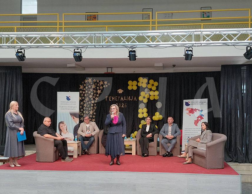 ВЛАСЕНИЦА, 21. МАЈА /СРНА/ - Дефицитарна занимања и занати сигуран су пут за изградњу успјешне пословне и породичне будућности младих, истакнуто је данас у Власеници на панел-дискусији о дуалном образовању.