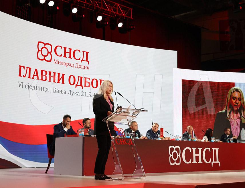 БАЊАЛУКА, 21. МАЈА /СРНА/ - Потпредсједник СНСД-а Жељка Цвијановић истакла је да је данашња сједница Главног одбора СНСД-а у проширеном саставу још једно велико окупљање највеће политичке породице у Републици Српској.