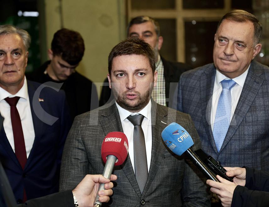 РОГАТИЦА, 23. МАЈА /СРНА/ - Начелник општине Рогатица Нинослав Прелић рекао је Срни да ова локална заједница има континуирану и снажну подршку Владе Републике Српске и да је заједнички циљ стварање бољих услова за живот грађана.
