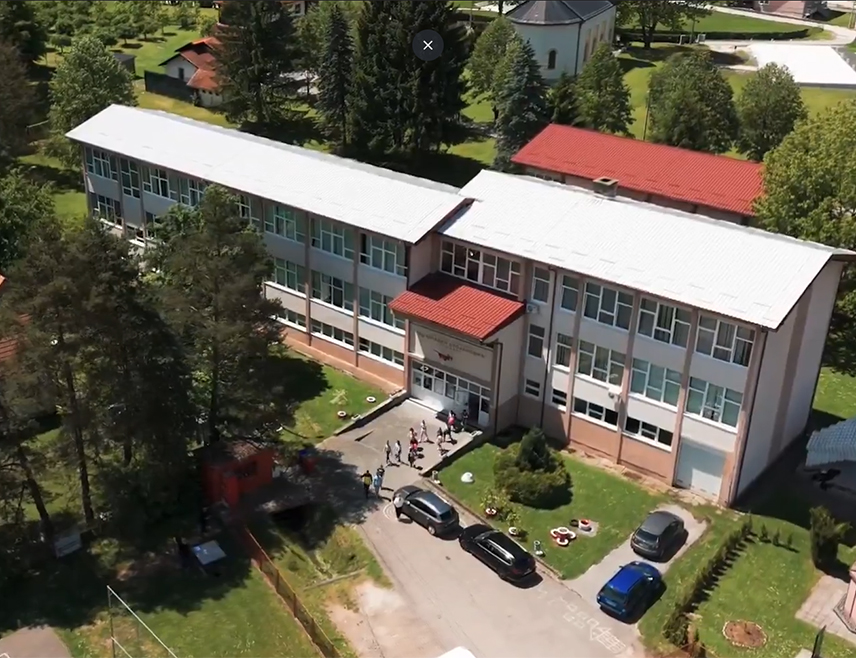 БАЊАЛУКА, 22. МАЈА /СРНА/ - Предсједник Републике Српске Синиша Каран указао је да ученици у Челинцу добијају нову информатичку опрему која је финансирана из буџета предсједника Републике Српске.