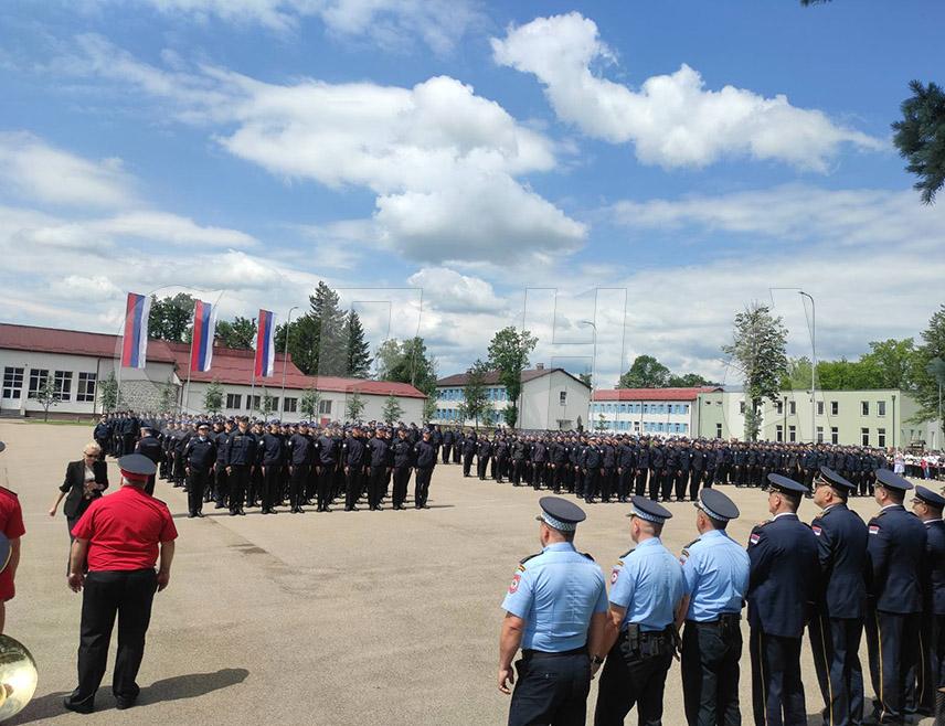 BANJA LUKA, MAY 22 /SRNA/ - A total of 138 cadets trained for the needs of the Republika Srpska Ministry of Interior /MoI/ and 43 cadets for the Brčko District Police took their oath today at a ceremony held at the Training Center in Zalužani near Banja Luka.