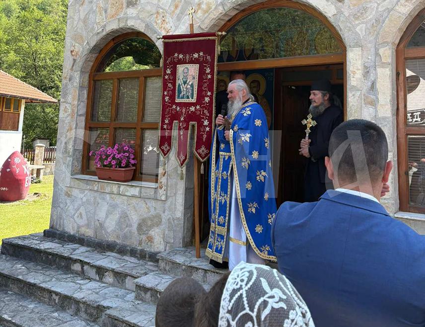 ВИШЕГРАД, 22. МАЈА /СРНА/ – У Манастиру Светог оца Николаја у Добрунској Ријеци данас је у присуству свештенства, монаштва и вјерника прослављена крсна слава ове светиње - Пренос моштију Светог Николаја.