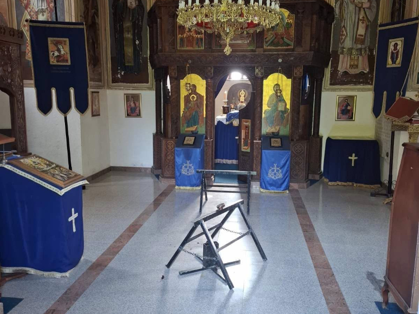БИЈЕЉИНА, 22. МАЈА /СРНА/ - Из Епархије зворничко-тузланске су, поводом недавног вандалског скрнављења Храм Светог великомученика Георгија на Српском православном гробљу у Тузли, упозорили на континутет напада на малобројну српску заједницу у том граду, те апеловали на надлежне институције да заштите православне Србе и обнове вјеру у правду и равноправност свих народа.
