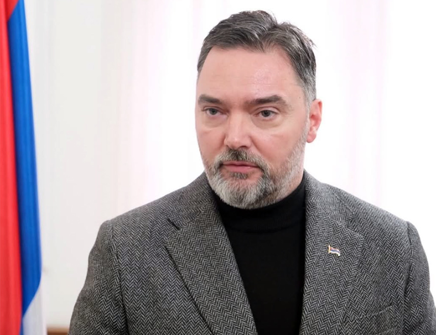 ИСТОЧНО САРАЈЕВО, 22. МАЈА /СРНА/ - Смрт 12 бањалучких беба није била само несрећа, већ сурова посљедица одлука оних који су остали нијеми док су невина дјеца губила битку за живот без основног права - права да дишу, изјавио је замјеник предсједавајуће Савјета министара Сташа Кошарац.