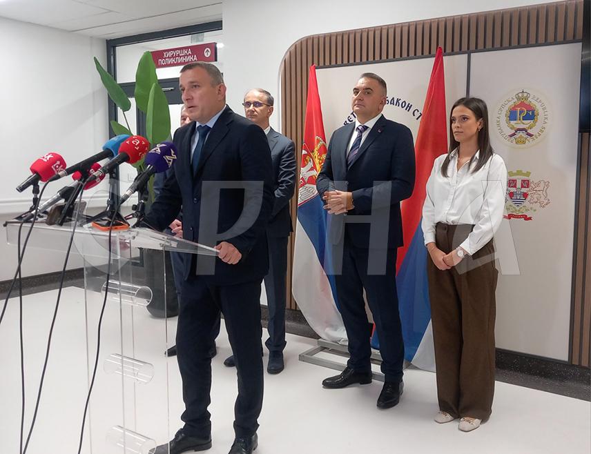 TРЕБИЊЕ, 23. МАЈА /СРНА/ - Нова болница у Tребињу имаће убудуће помоћ љекара из Србије у разним областима, посебно у области интервентне кардиологије, договорено је данас на састанку премијера Србије и Републике Српске Ђура Мацута и Сава Минића.