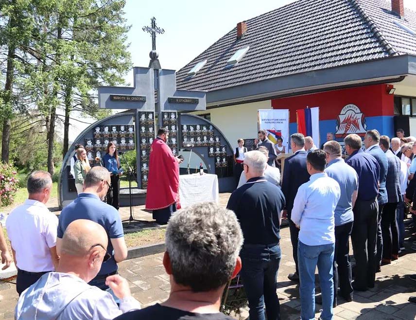 ДЕРВЕНТА, 24. МАЈА /СРНА/ - У Осињи код Дервенте данас је обиљежен Дан осињске лаке пјешадијске бригаде Војске Републике Српске која је током Одбрамбено-отаџбинског рата изгубила 101 борца.