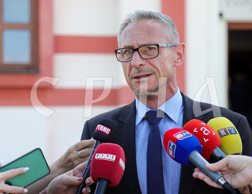 BANJA LUKA, MAY 25 /SRNA/ – The Minister of Labour, War Veterans and Disabled Persons Protection of Republika Srpska, Radan Ostojić, has said today in Banja Luka that it is good that Ustasha symbols have been removed from a monument at a Catholic cemetery in Modran near Derventa, but that this does not resolve the issue as that ideology still persists today.