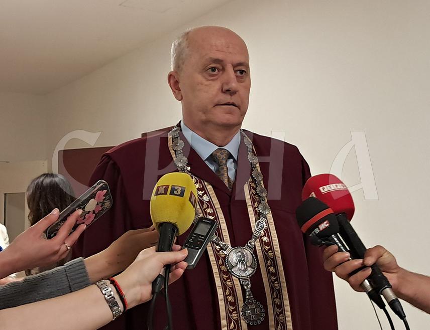 ИСТОЧНО САРАЈЕВО, 25. МАЈА /СРНА/ - На Универзитету у Источном Сарајеву данас је поводом крсне славе Универзитета Светих Ћирила и Методија, свечано промовисано девет доктора наука, за које је ректор Милан Кулић истакао да представљају будућност универзитета и Републике Српске.