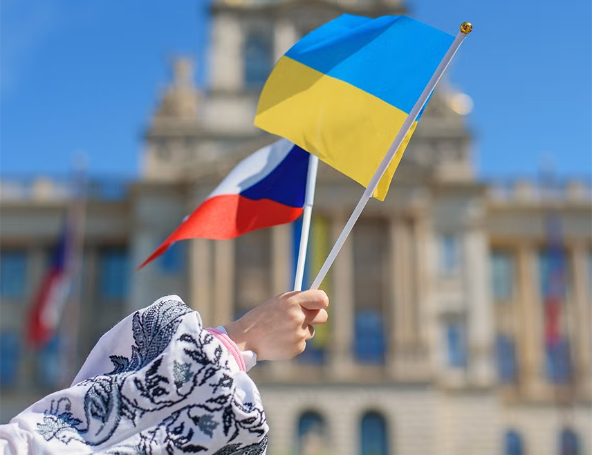 ПРАГ, 25. МАЈА /СРНА-Ројтерс/ - Влада Чешке усвојила је законски амандман о пооштравању правила за боравак и финансијску подршку украјинским избјеглицама, уз напомену да је то одговор на злоупотребу помоћи и перцепцију да избјеглице имају одређене предности у односу на локално становништво.