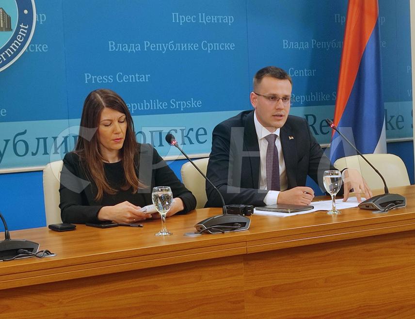 БАЊАЛУКА, 26. МАЈА /СРНА/ - Динамика исплате подстицаја у пољопривреди у Републици Српској никада није била боља и већ сада су исплаћени цјелокупни прошлогодишњи, као и око 14,5 милиона КМ овогодишњих подстицаја, изјавила је министар пољопривреде, шумарства и водопривреде Српске Анђелка Кузмић.