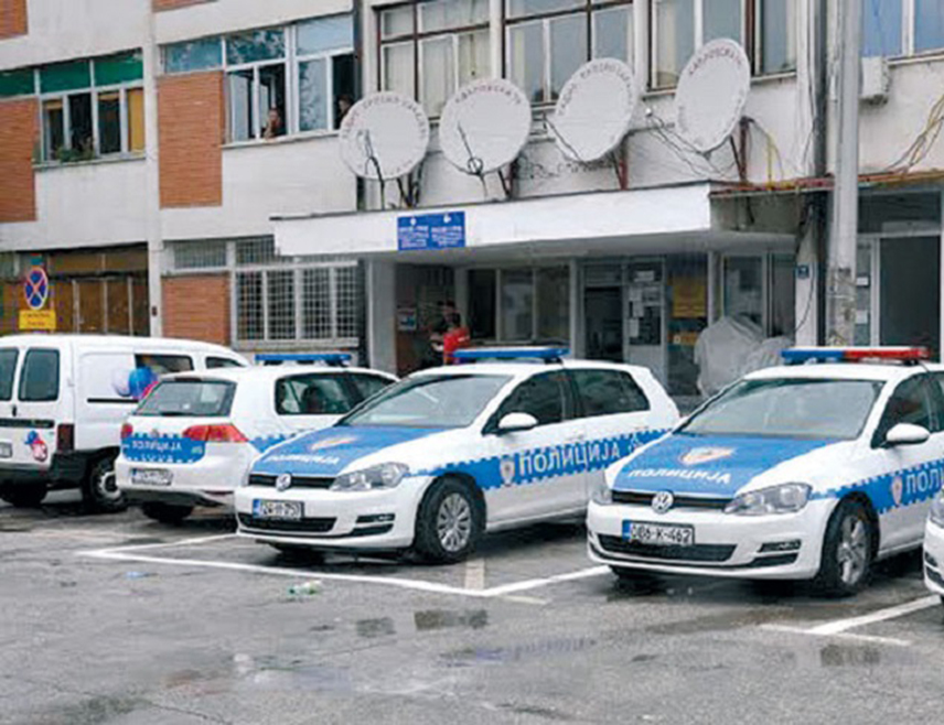 ИСТОЧНО САРАЈЕВО, 27. МАЈА /СРНА/ - Путник у "шкоди" тешко је повријеђен у саобраћајној незгоди на подручју Пала, у којој је учествовало и возило "дачија", саопштено је из Полицијске управе Источно Сарајево.