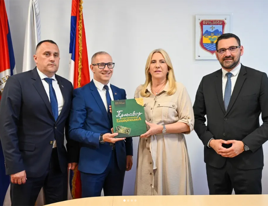 ПРЊАВОР, 27. МАЈА /СРНА/ - Српски члан Предсједништва БиХ Жељка Цвијановић изјавила је данас да ће институције Републике Српске, као и до сада, бити на располагању за све пројекте који су на добробит Прњавора.