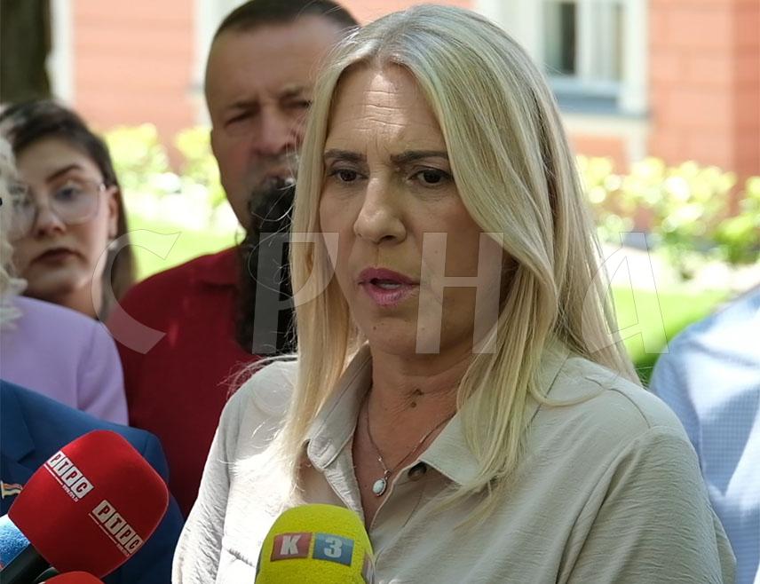 ПРЊАВОР, 27. МАЈА /СРНА/ - Српски члан Предсједништва БиХ Жељка Цвијановић рекла је да Република Српска подржава престанак америчке  подршке активностима на изградњи туђих држава, те поручила да у БиХ више никада нико неће интервенисати.
