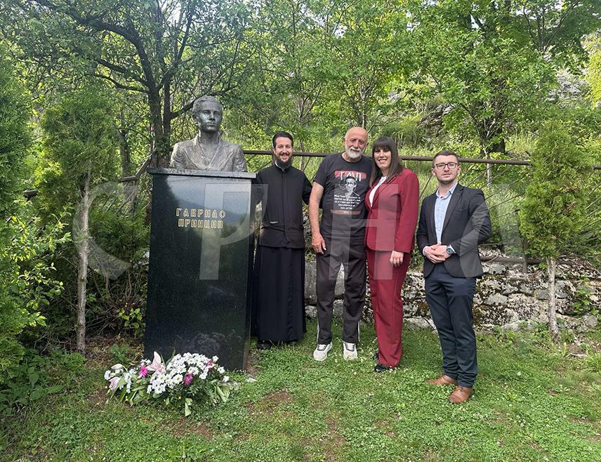 BOSANSKO GRAHOVO, MAY 27 /SRNA/ - Acting Director of the Republika Srpska Gender Equality Center Maja Vekić stated during a visit to Bosansko Grahovo that Serbs in the Federation of BiH /FBiH/ must not be forgotten and that Republika Srpska must continue to serve as a strong pillar of support for people who remained living in their ancestral homes.