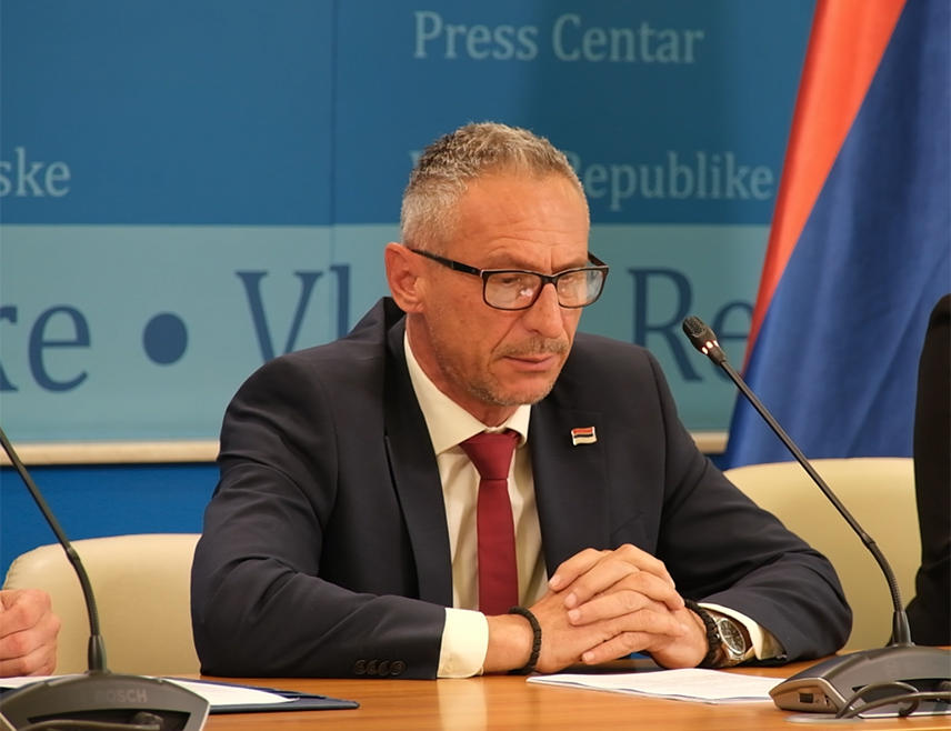 БАЊАЛУКА, 28. МАЈА /СРНА/ - Mинистар рада и борачко-инвалидске заштите Републике Српске Радан Остојић рекао је данас да је ослобађајућа пресуда бошњачком генералу Рамизу Дураковићу још један доказ да нема правде за српске жртве.