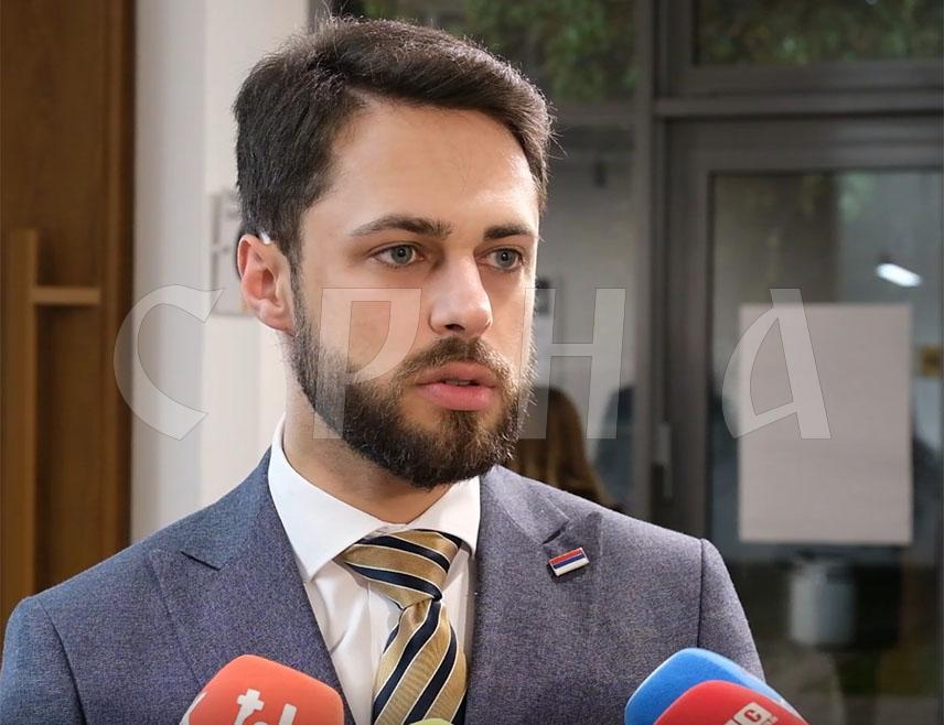 БАЊАЛУКА, 30. МАЈА /СРНА/ - Најбоље би било затворити Канцеларију високог представника у БиХ, а ако би неко морао да дође, онда тај човјек треба да има  ограничен мандат и временски и у смислу онога што ради, рекао је генерални секретар предсједника Републике Српске Марко Ромић.