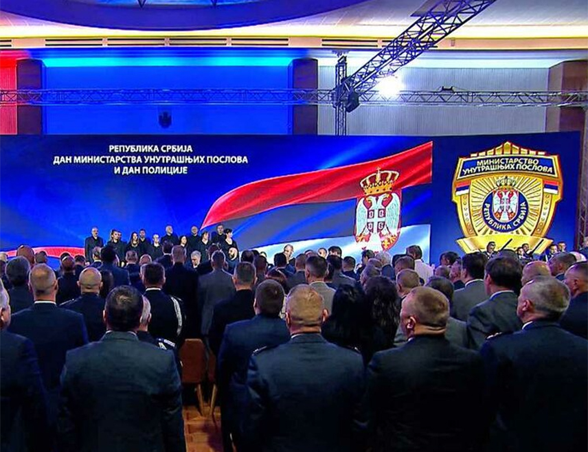 БЕОГРАД, 31. МАЈА /СРНА/ - У Палати Србија у Београду одржана је свечана академија поводом Дана Министарства унутрашњих послова /МУП/ и Полиције Србије на којој су уручена признања најзаслужнијим припадницима, а присуствовали су и министар унутрашњих послова и директор Полиције Републике Српске Жељко Будимир и Синиша Кострешевић.
