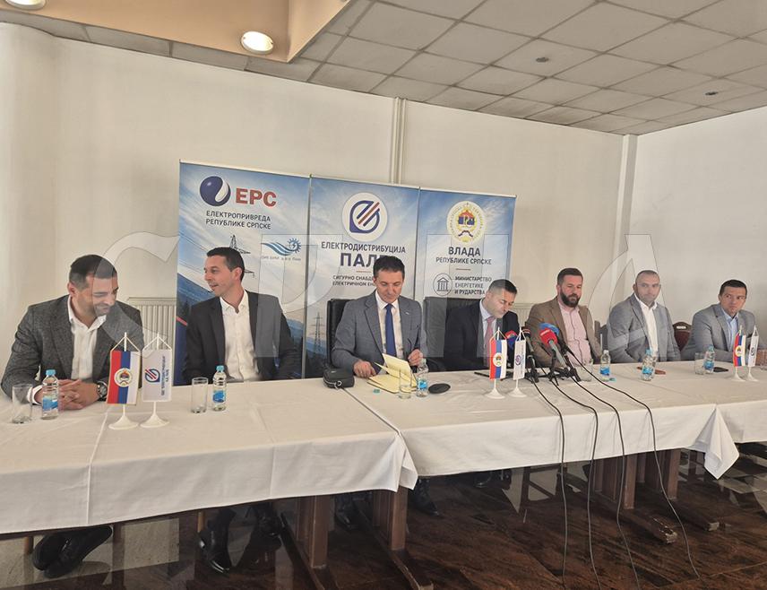 ПАЛЕ, 1. ЈУНА /СРНА/ – Руководство предузећа "Електродистрибуција Пале" представило је данас резултате пословања за 2025. годину и први квартал ове године, истичући да је остварен значајан раст добити, смањени трошкови пословања и повећана улагања у електроенергетску мрежу.
